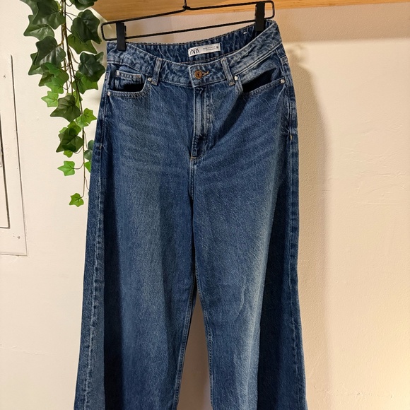 Zara High-Waisted Wide Leg Jeans – Medium Wash - Picture 1 of 3